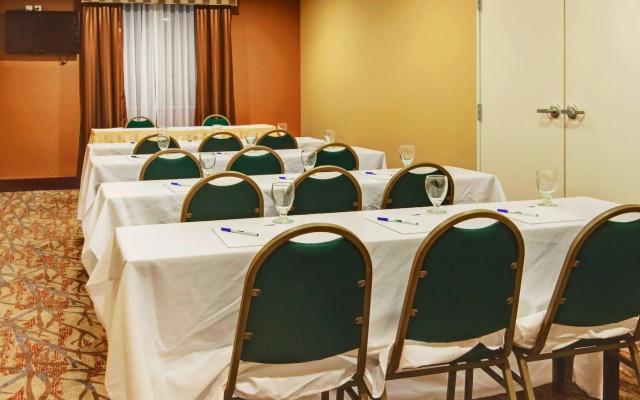 Holiday Inn Express Hotel & Suites Hamburg by IHG