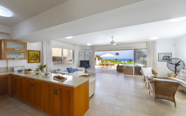 Protaras Beachfront Villa Pietra