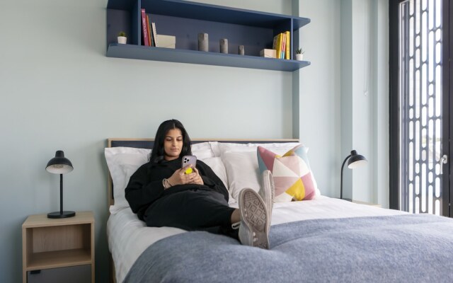 Coleman Court Summer Apartments