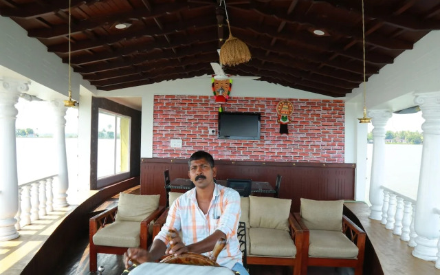 Sreekrishna Houseboat