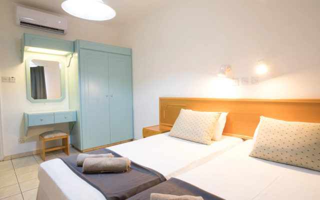 DebbieXenia Hotel Apartments