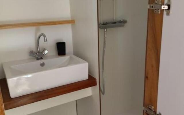 Studio sympa avec petit déjeuner entre canal et Loire