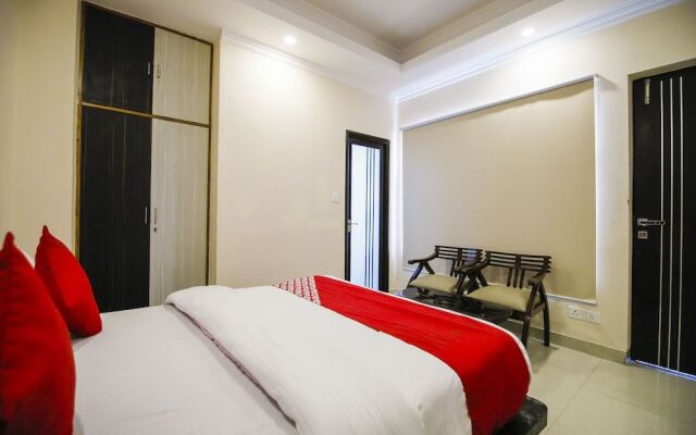 Oyo 18421 Uphill Courtyard