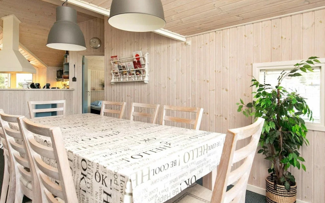 6 Person Holiday Home in Vaeggerlose
