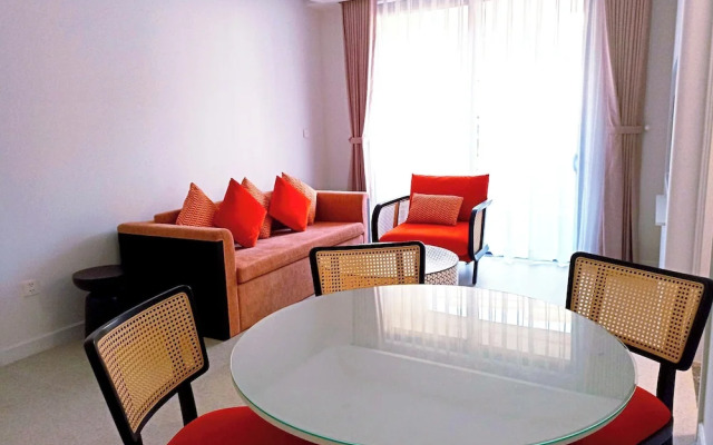 2 Bedrooms Apartment In Sunset Town