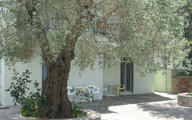 Pefkos Studios and Apartments