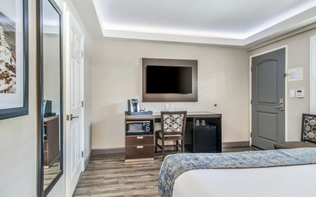 Inn at 50 at Long Beach Convention Center