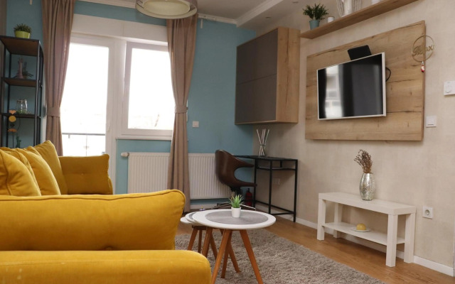 New elegant apartment with free parking and wifi