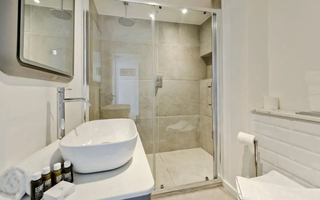 Large & Wonderful 1 Bed, Pimlico