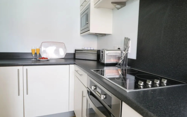 2 Perran Court