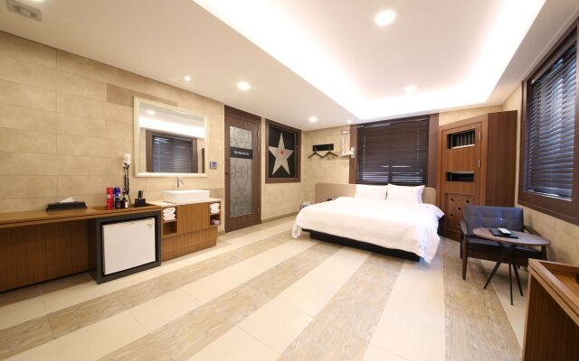 Star Hotel