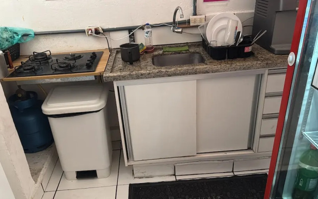 Pinheiros Hostel e Food