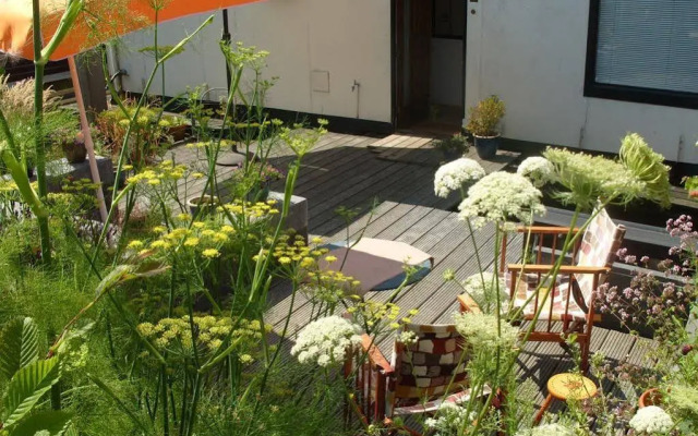 Houseboat Harmony