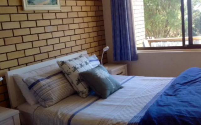 7 Flynn's Beach Apartment