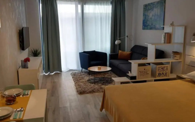 MARIA, Modern studio apartment with private parking