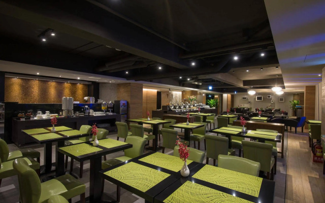 Simple Plus Hotel
