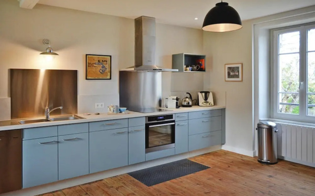 4 Family Home, Walking Distance to the Beach