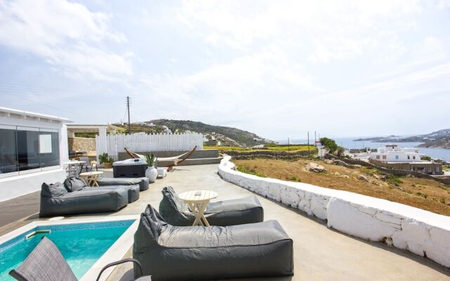 Anixi Lounge Suites - Adults Only