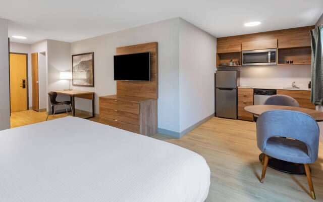 Super 8 by Wyndham Cornwall ON