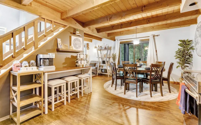 Grill & Games: Family Home in East Stroudsburg!