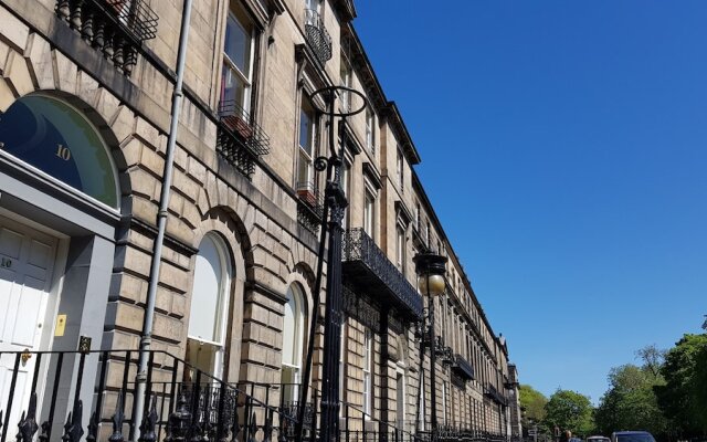 Classy Historic Edinburgh Apartment