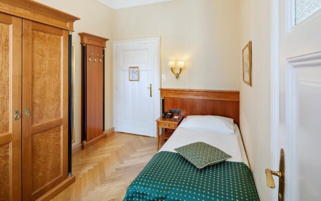 Hotel Astoria Vienna, Curio Collection by Hilton