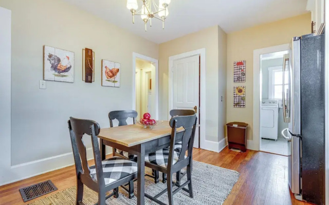 Walk to Garden & Restaurants: Zanesville Apartment