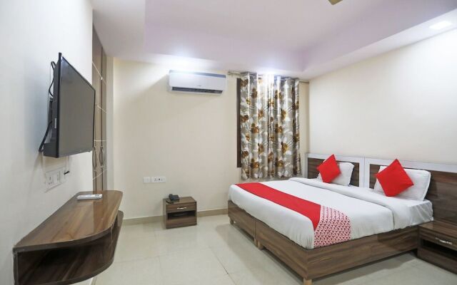 Oyo 13306 Rampal Palace