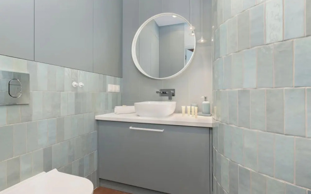 Elegant Apartment for 4 by Renters