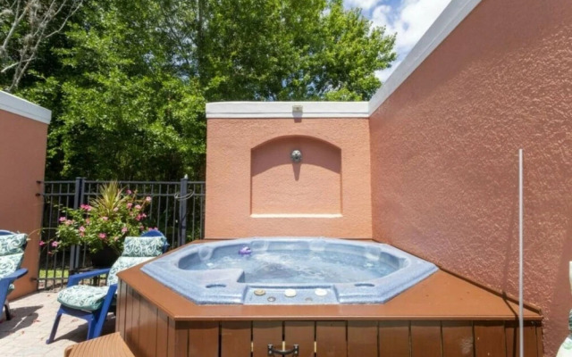 4739 Charming House With Jacuzzi