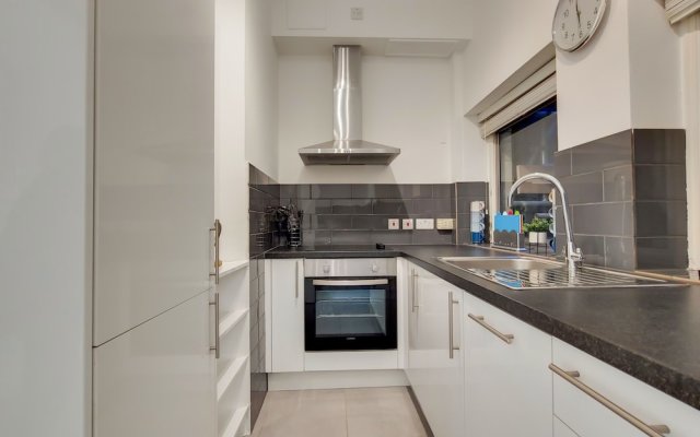 Modern 2 Bed & 2 Bath- Leicester Square