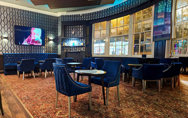 Crown Hotel Stone