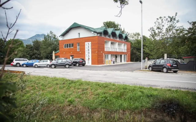 Serdar Small Hotel & Restaurant
