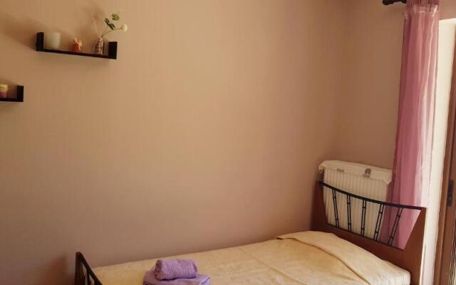 Niki "s apartment