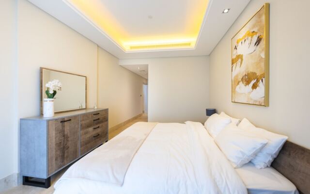 Spacious beachfront 2 bedroom apartment