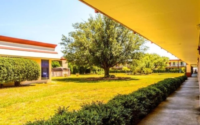Executive Inn Hotel & Conference Centre