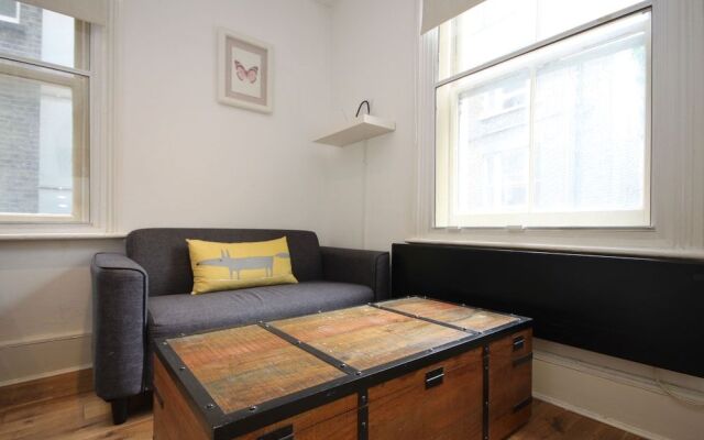 Cosy Central Soho City Studio Apartment