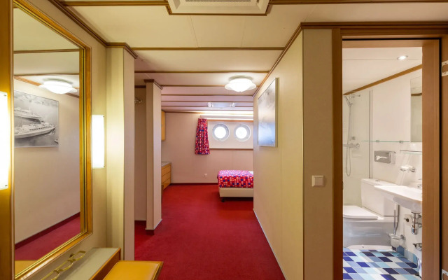 ss Rotterdam Hotel & Restaurants