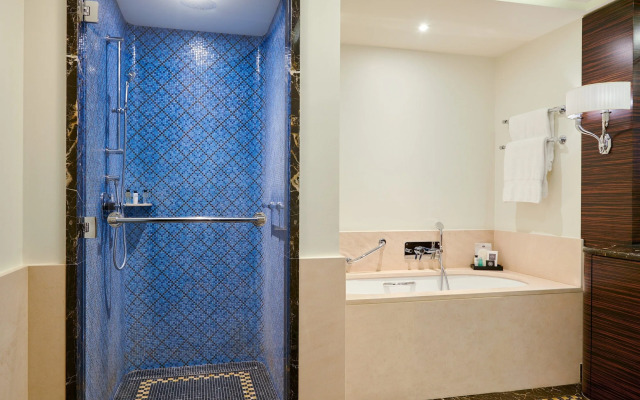 Prince de Galles, a Luxury Collection Hotel, Paris