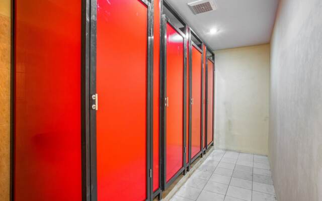 RedDoorz Plus near RSUD Dr. Pirngadi Medan 2