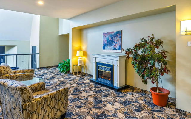 Quality Inn & Suites Garden of the Gulf