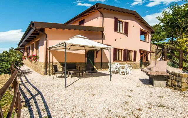 Inviting Farmhouse in Appenines With Covered Swimming Pool