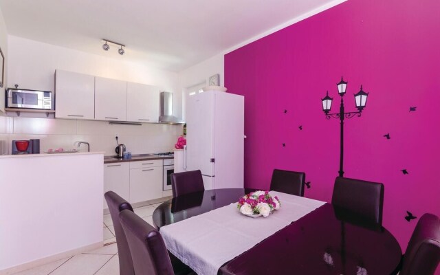 Beautiful Home in Zaton Mali With Wifi and 3 Bedrooms