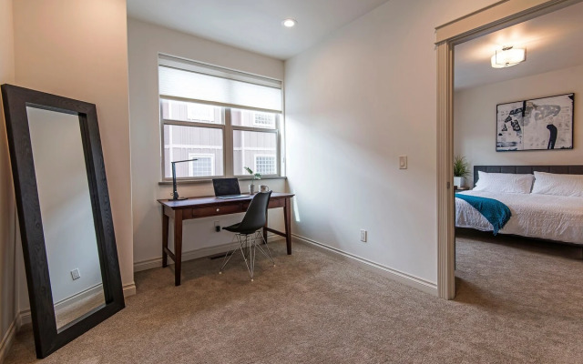 Rooftop Deck Walk to River Downtown Fire pit