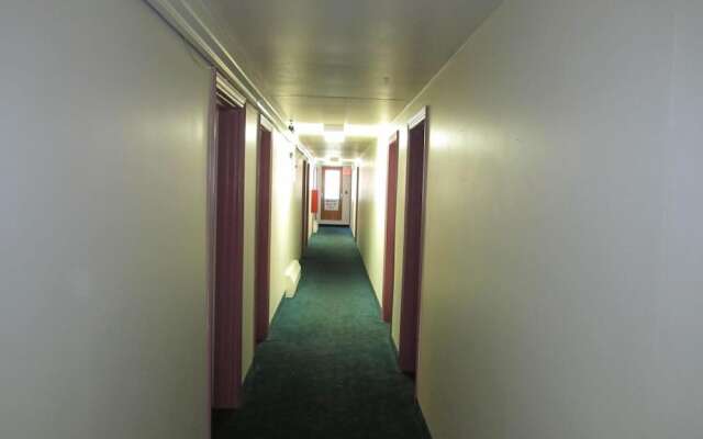 Canadiana Motel