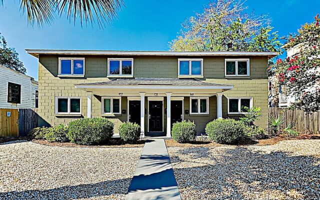 Charming Unit D - 2 Br Duplex