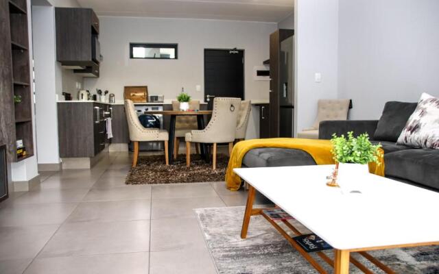 “Pop Inn” modern apartment in heart of Bryanston