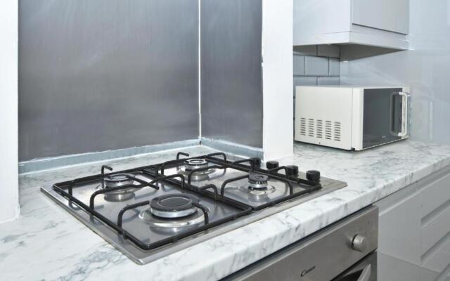 Beautiful 3-bed House by Ministays Stoke-on-trent