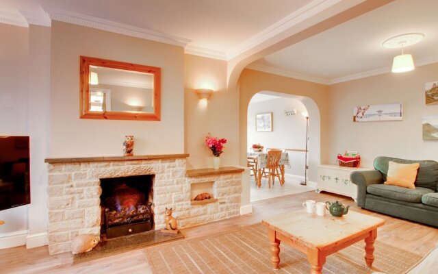 Chic Holiday Home in Swanage With Garden