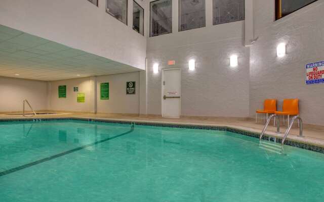 La Quinta Inn & Suites by Wyndham Minneapolis Bloomington W